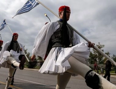 Guardian: «Το πλεόνασμα του προϋπολογισμού της Ελλάδας ξεπερνάει τον στόχο»